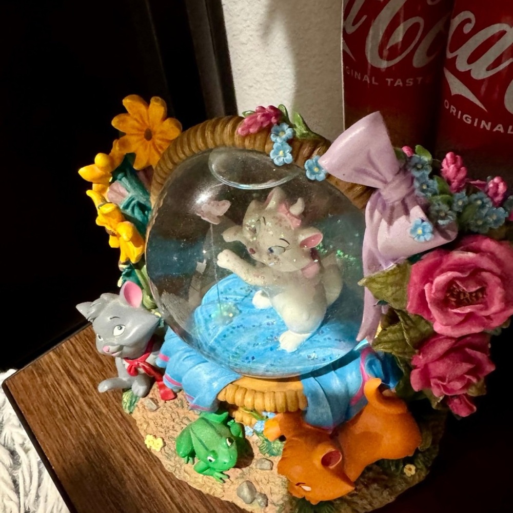 Colorful Disney aristocats Snow Globe with Flowers